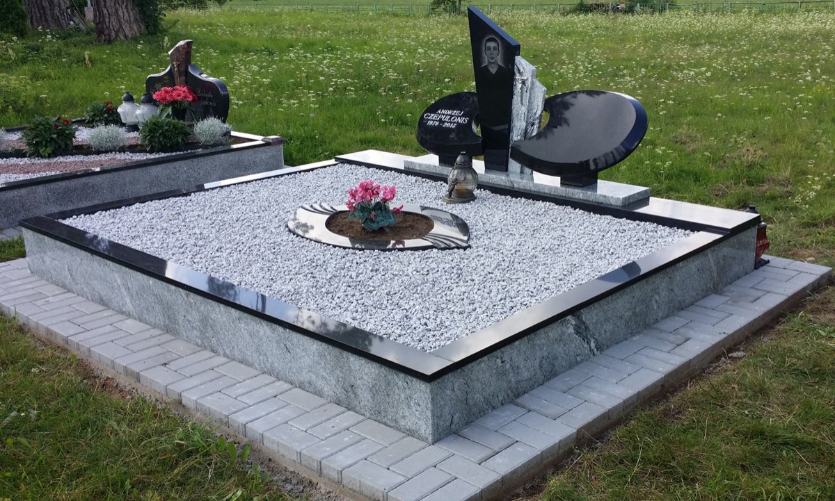 AJ Kapai atlikti kapaviečių tvarkymo darbai